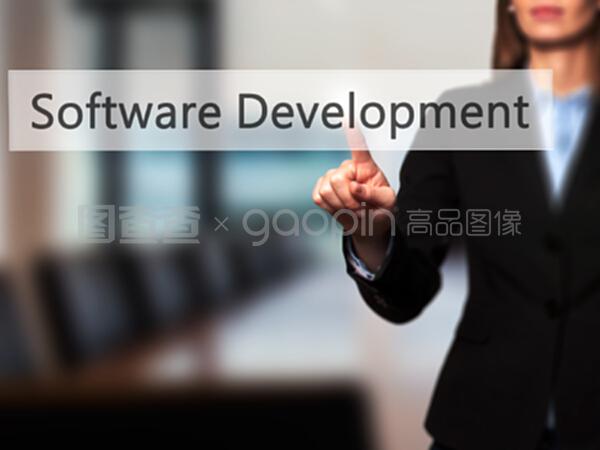 探索軟件開發新路徑 女商人按TOU按鈕，引領計算機軟件技術開發與銷售